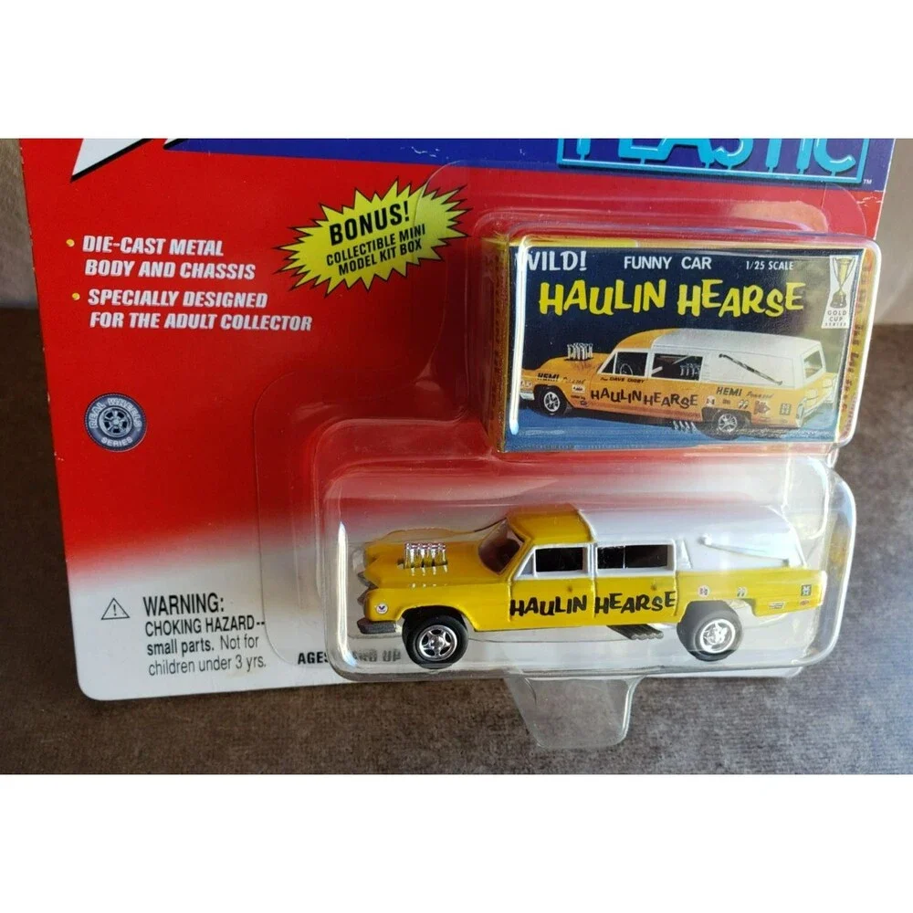 2001 Johnny lightning WILD! HAULING HEARSE Yellow CLASSIC PLASTIC Funny Car 1:64